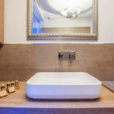 Boutique Con Cortile-design&fashion District Apartman *