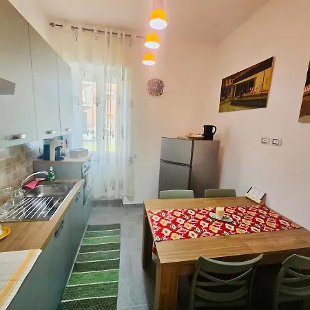 Tolstoi 83 Apartment