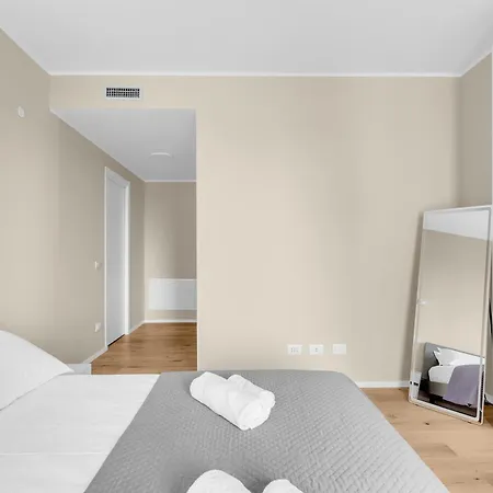 Living With Terrace & Garage By Ndp Rent * Milánó