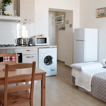Garibaldi Isola Apartment