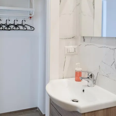 Garibaldi Isola Apartment