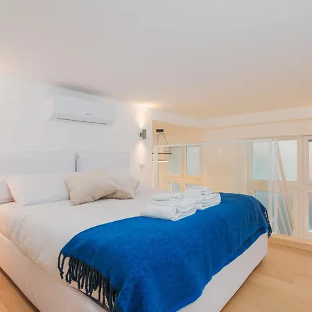 Modern Loft In - Near Lodi Tibb Metro Lägenhet