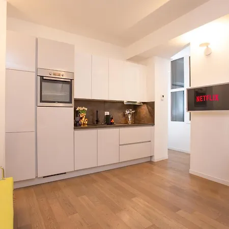 Apartment Spiga Elite Studio - Near San Babila M1 Milan