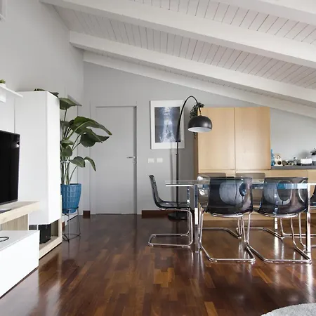 Penthouse With Patio & 2 Baths, 10 Min To Duomo Appartamento Milano