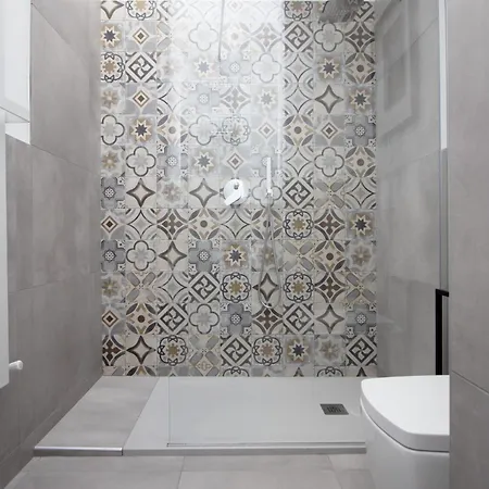 Penthouse With Patio & 2 Baths, 10 Min To Duomo Apartament Mediolan