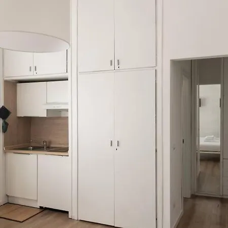 Youhosty - Garibaldi72 Apartament *