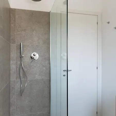 Youhosty - Garibaldi72 Apartament