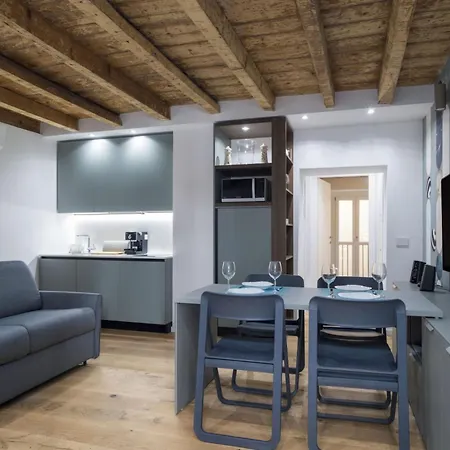 Easylife - - Castaldi 26 P1s - Porta Venezia * Milánó