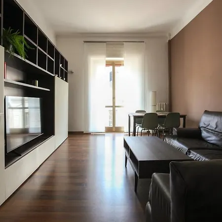Elegante E Ampio In Zona Moscova Apartment