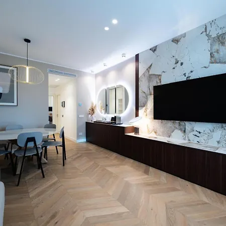 Palazzo Fontana Duomo View Golden House