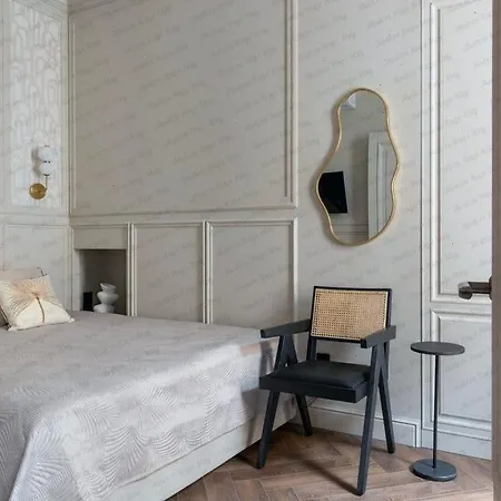 Modern Hugo Milan