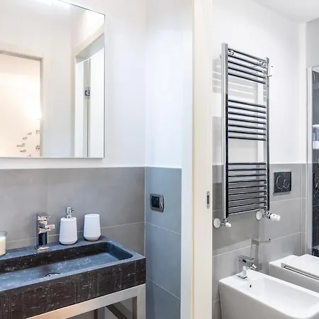 Modern I Free Wifi, Ac & Metro Nearby Apartment *