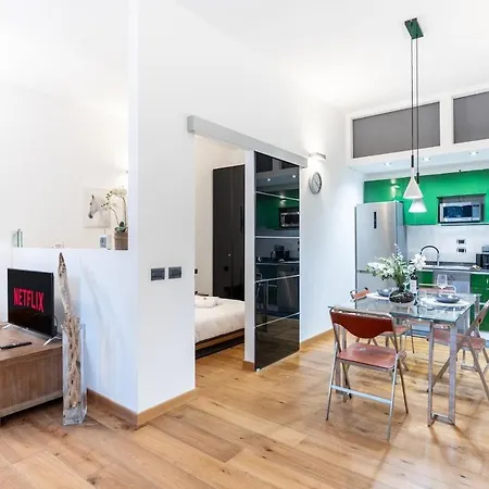 Modern I Free Wifi, Ac & Metro Nearby Apartment