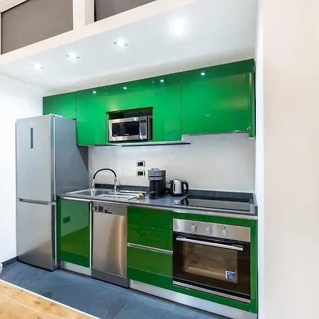 Modern I Free Wifi, Ac & Metro Nearby Apartment *