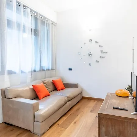 Modern I Free Wifi, Ac & Metro Nearby * Milan