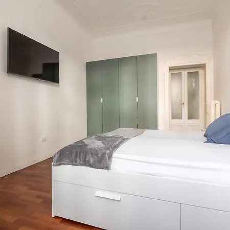 Host4u - Stradivari In Corso Buenos Aires