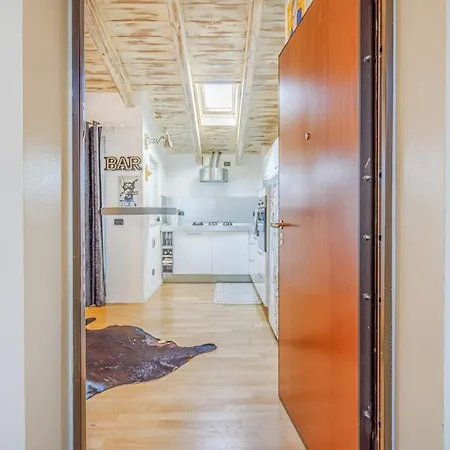 Unconventional Near Linate - Supreme Meme Loft Lägenhet *
