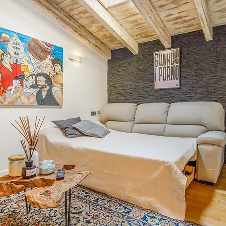 Unconventional Near Linate - Supreme Meme Loft Lägenhet
