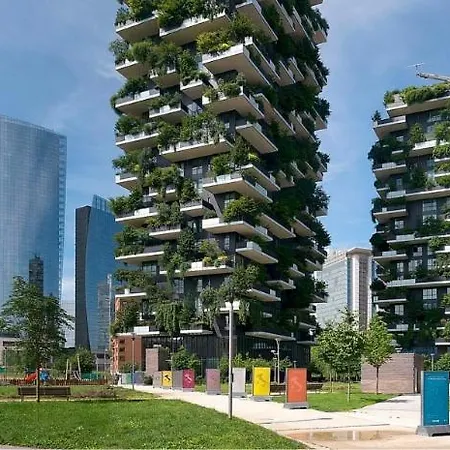 Design I Steps From Fair & Metro * Milán