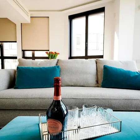 San Babila Tower With Panoramic Terrace Overlooking Duomo By Rentopolis *