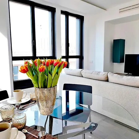 San Babila Tower With Panoramic Terrace Overlooking Duomo By Rentopolis * Milan