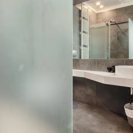 Stylish Top-floor Apt; Design Disctrict Appartamento Milano