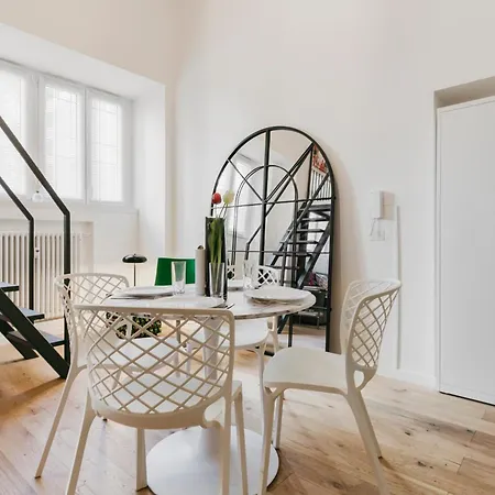 Casa In Palazzo Liberty - E Ben Collegato * Milan