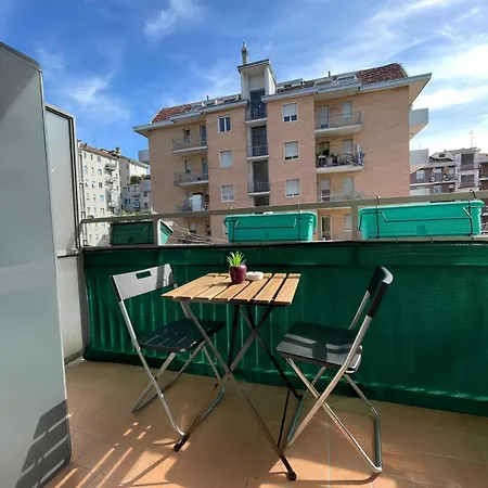 Gardone - Ampio Con 2 Da Letto - Comodo Per Duomo! Apartamento *