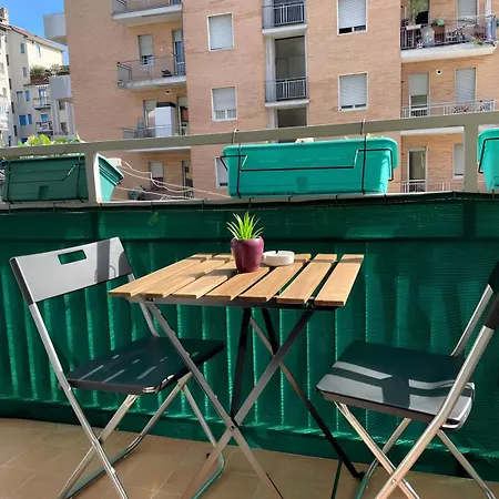 Gardone - Ampio Con 2 Da Letto - Comodo Per Duomo! Apartamento *