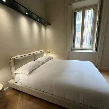Lusso In Palazzo D'epoca Apartment Milan