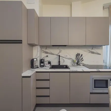 Spacious 2bdr With Balcony Arco-sempione Area, By Rentopolis Apartamento *