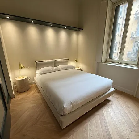 Lusso In Palazzo D'epoca Apartment Milan