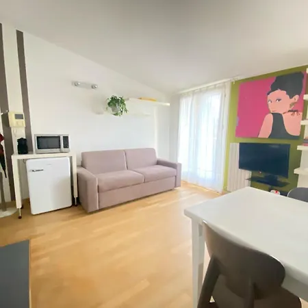 Skyline Isola Apartment *