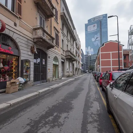 Modern & Functional Steps From Bosco Verticale & Gae Aulenti 公寓