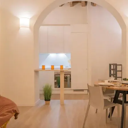 Garibaldi , Intrho Apartment