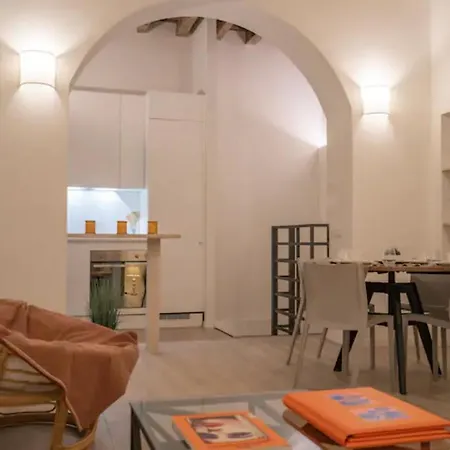 Garibaldi , Intrho Apartment *
