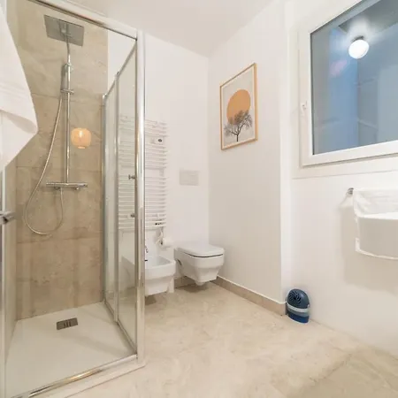 Garibaldi , Intrho Apartment