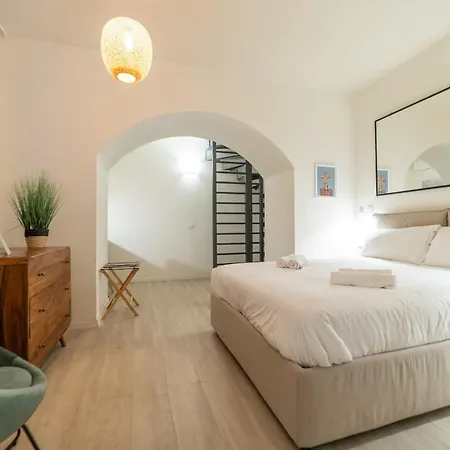 Garibaldi , Intrho Apartment