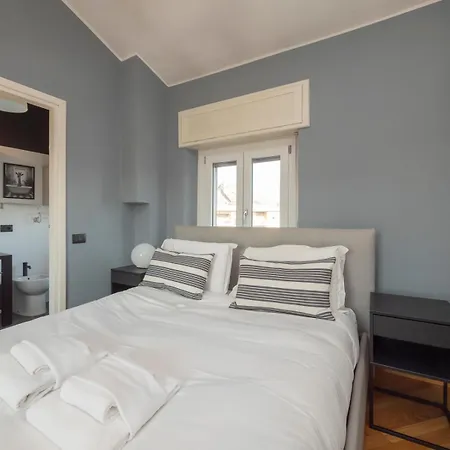 De Angeli San Siro Penthouse With Terraces * Milán