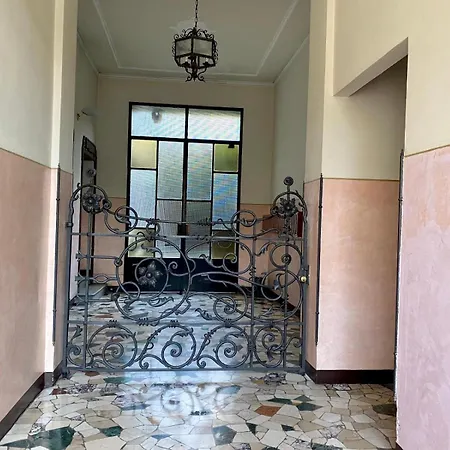 Ampio E Luminoso Bilocale Nel Centro Di ミラノ