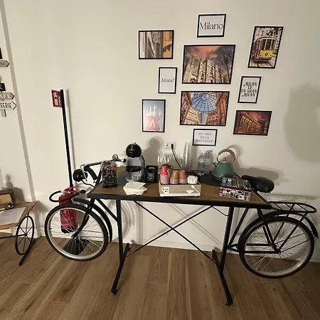 Montenapoleone A 500 Mt Da San Siro Couette-café *