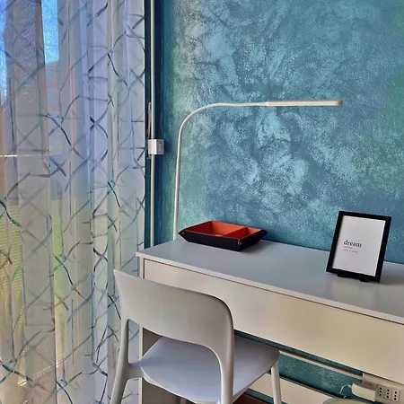 Cozy Room In Elegant Flat Shared With Alex, Tube 5 Min Walking Homestay Milan