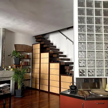 Adalbert House On 2 Levels דירה *