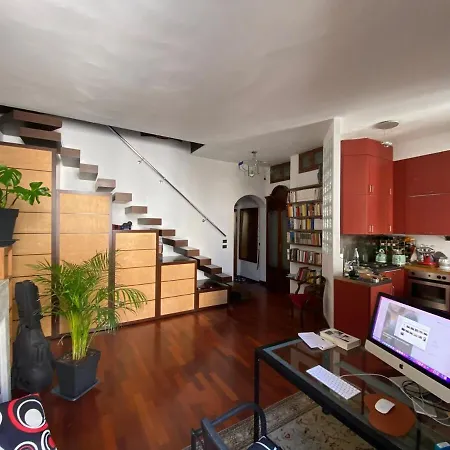 Adalbert House On 2 Levels דירה