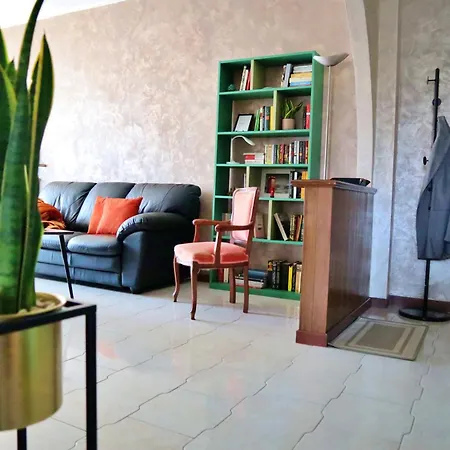 Cozy Room In Elegant Flat Shared With Alex, Tube 5 Min Walking Homestay *