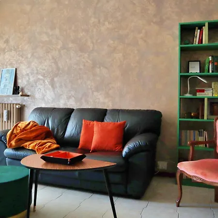 Cozy Room In Elegant Flat Shared With Alex, Tube 5 Min Walking Homestay Milan
