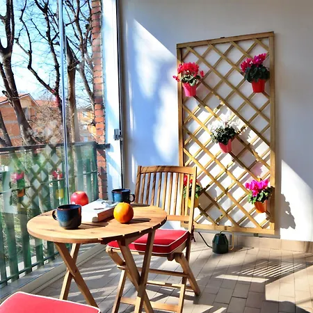 Cozy Room In Elegant Flat Shared With Alex, Tube 5 Min Walking Homestay *