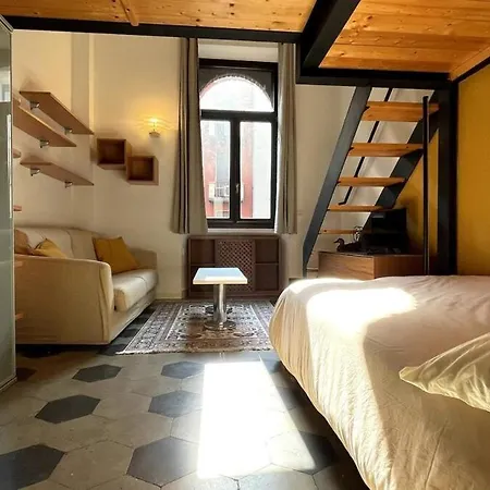Stylish Duplex On Two Levels 15 Mins From Duomo Appartement *
