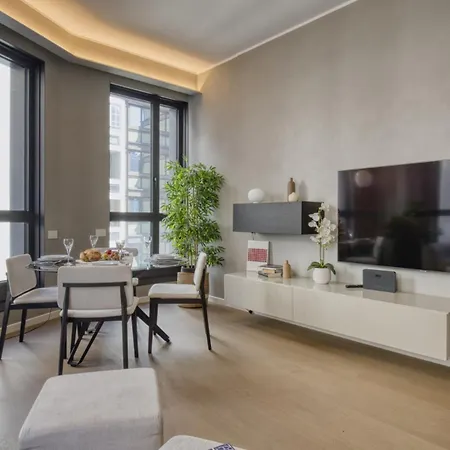 Appartement San Babila Tower With Panoramic Terrace Overlooking Duomo By Rentopolis Milan