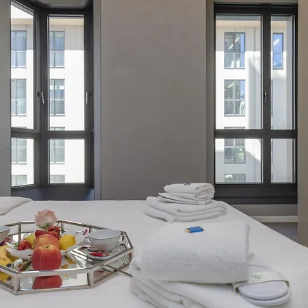 Apartment San Babila Duomo View With Shared Rooftop Terrace